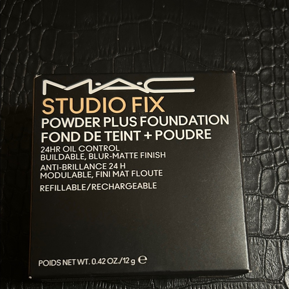 MAC Studio Fix Powder Plus Foundation - Beige Top (NC25)